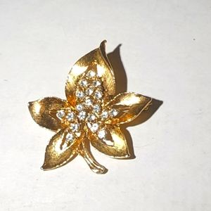 Five petal gold leaf with prong set rhinestones